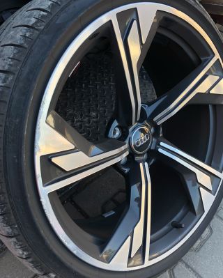 Přijel k nám zákazník s krásnou Audi RS4 na opravu kola a pochlubil se nám i zvukem.🔊 Pokud i vy máte zájem o opravu...